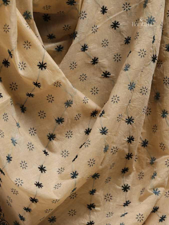 Hand Embroidered Saree – Off White with Black Thread (Variant 2)