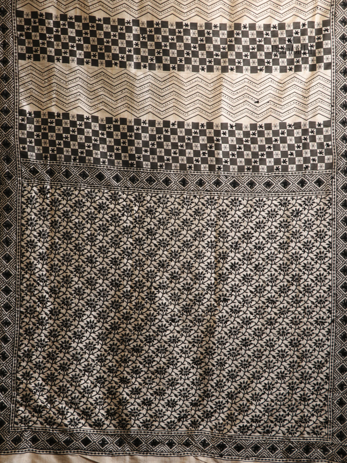 Hand Embroidered Saree – Off White with Black Thread