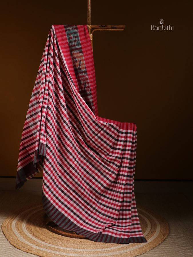 Crimson Classic Dhaniakhali Handwoven Saree