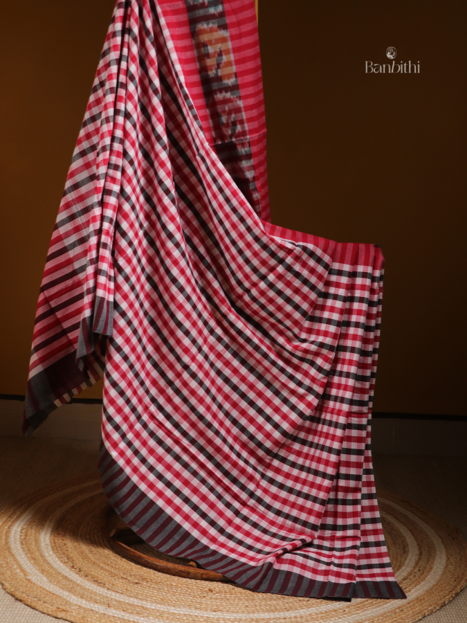 Crimson Classic Dhaniakhali Handwoven Saree